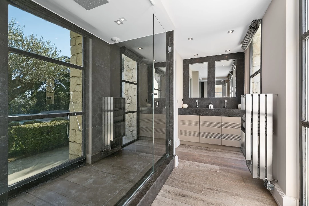 1680593630-Luxury Real estate to rent Cannes villa Mosaique shower .webp